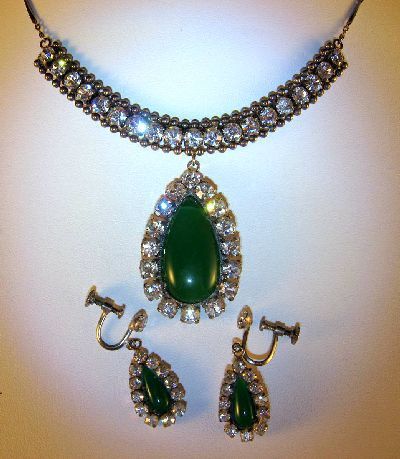 Emerald Green Teardrop Glass Rhinestone Necklace Earrings Emerald Green Teardrop Glass Rhinestone Necklace Earrings