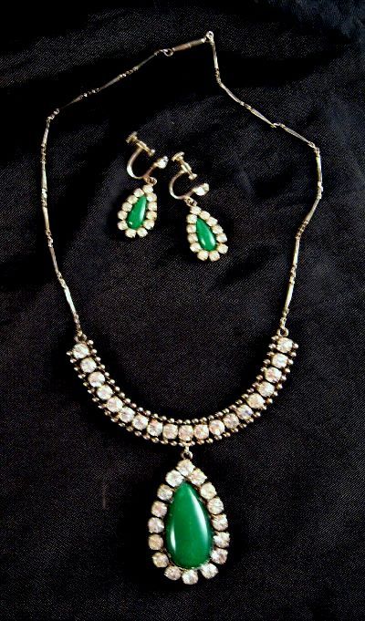 Emerald Green Teardrop Glass Rhinestone Necklace Earrings Emerald Green Teardrop Glass Rhinestone Necklace Earrings