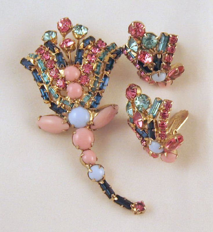 Large Rhinestone Milk Glass Tulip Brooch Earrings Gold-tone Large Rhinestone Milk Glass Tulip Brooch Earrings Gold-tone