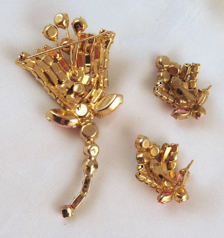 Large Rhinestone Milk Glass Tulip Brooch Earrings Gold-tone Large Rhinestone Milk Glass Tulip Brooch Earrings Gold-tone