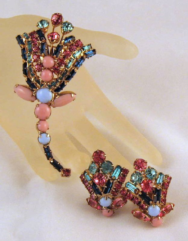 Large Rhinestone Milk Glass Tulip Brooch Earrings Gold-tone Large Rhinestone Milk Glass Tulip Brooch Earrings Gold-tone