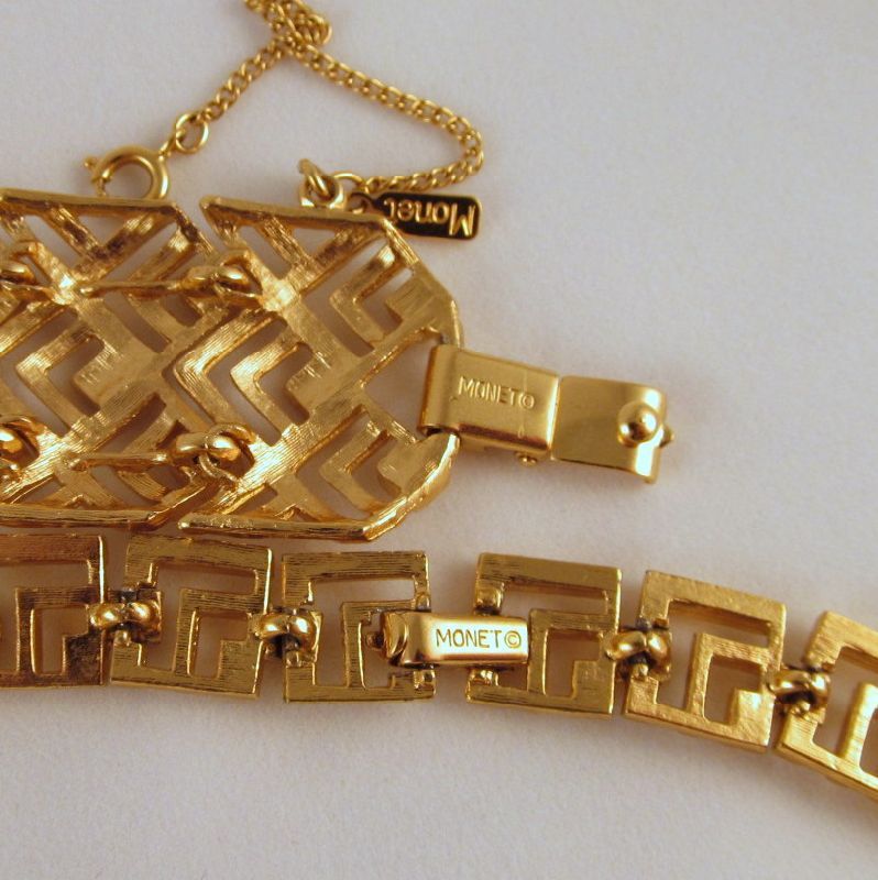 Monet Textured Squares Runway Necklace Bracelet Gold-tone Monet Textured Squares Runway Necklace Bracelet Gold-tone