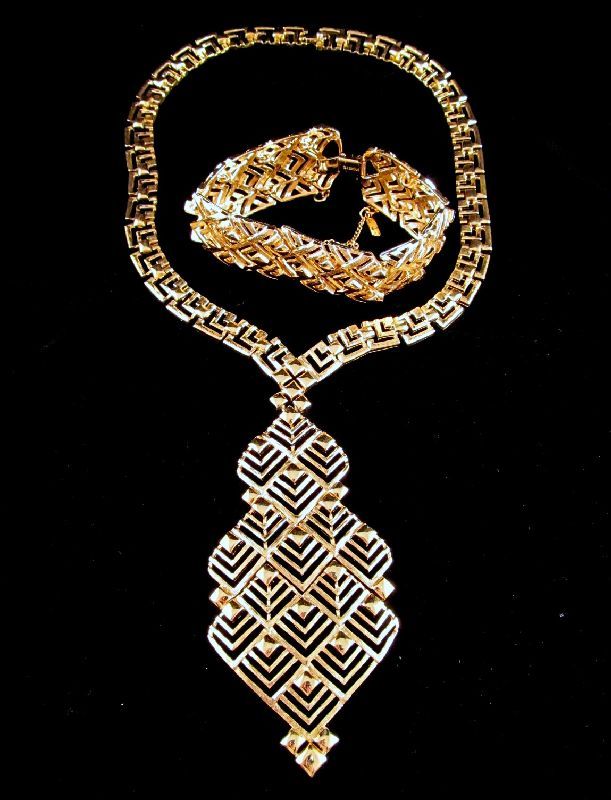 Monet Textured Squares Runway Necklace Bracelet Gold-tone Monet Textured Squares Runway Necklace Bracelet Gold-tone