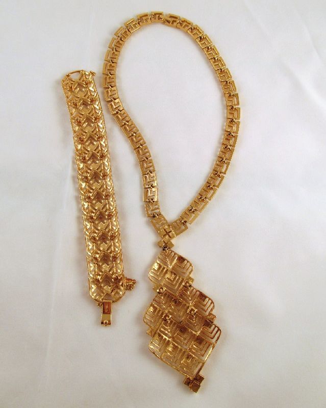 Monet Textured Squares Runway Necklace Bracelet Gold-tone Monet Textured Squares Runway Necklace Bracelet Gold-tone