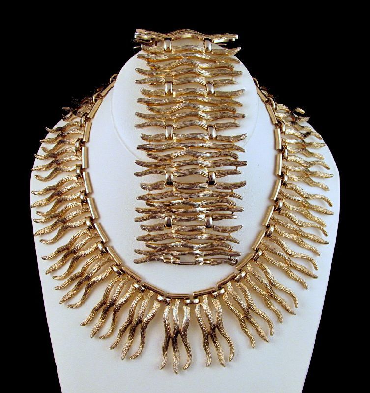 Monet "Fantasy" Gold-tone Necklace Bracelet 1956 Book Piece Monet "Fantasy" Gold-tone Necklace Bracelet 1956 Book Piece