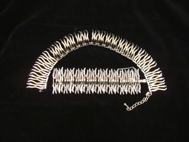 Monet "Fantasy" Gold-tone Necklace Bracelet 1956 Book Piece Monet "Fantasy" Gold-tone Necklace Bracelet 1956 Book Piece