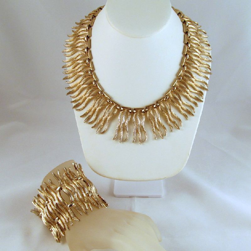 Monet "Fantasy" Gold-tone Necklace Bracelet 1956 Book Piece Monet "Fantasy" Gold-tone Necklace Bracelet 1956 Book Piece