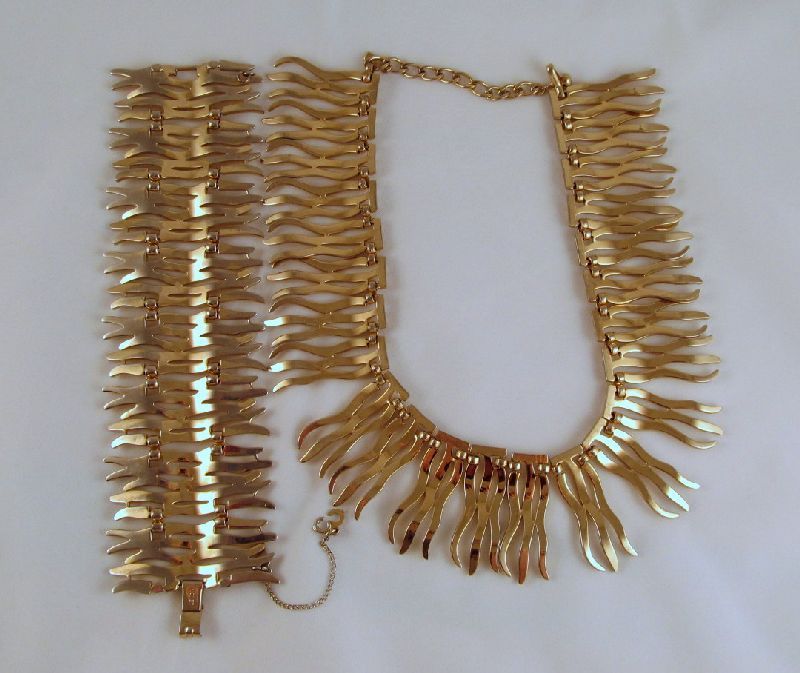 Monet "Fantasy" Gold-tone Necklace Bracelet 1956 Book Piece Monet "Fantasy" Gold-tone Necklace Bracelet 1956 Book Piece