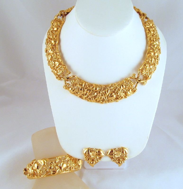 Monet Hearts Flowers Collar Necklace Bracelet Earrings Gold-tone Monet Hearts Flowers Collar Necklace Bracelet Earrings Gold-tone