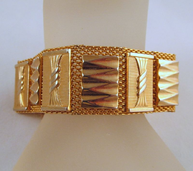 Victorian Revival Gold-tone Mesh 1970s Victorian Revival Gold-tone Mesh 1970s