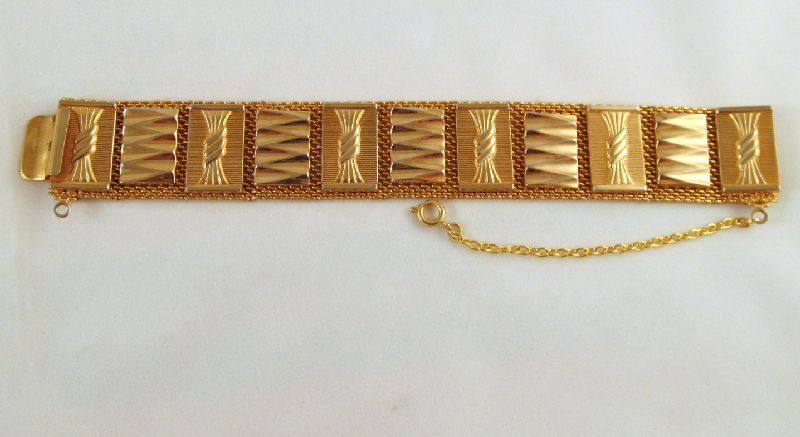 Victorian Revival Gold-tone Mesh 1970s Victorian Revival Gold-tone Mesh 1970s