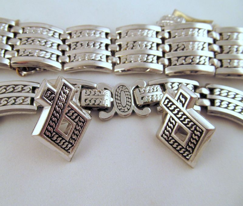 Monet Maharani Silver-tone Demi Parure Book Set Monet Maharani Silver-tone Demi Parure Book Set