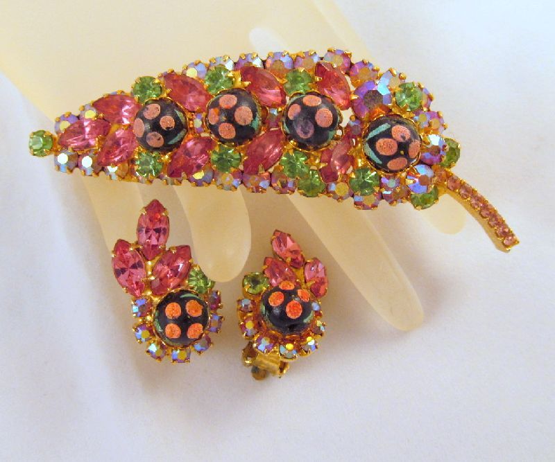 Juliana D&E Pink Polka Dots Brooch Earrings Gold-tone Juliana D&E Pink Polka Dots Brooch Earrings Gold-tone