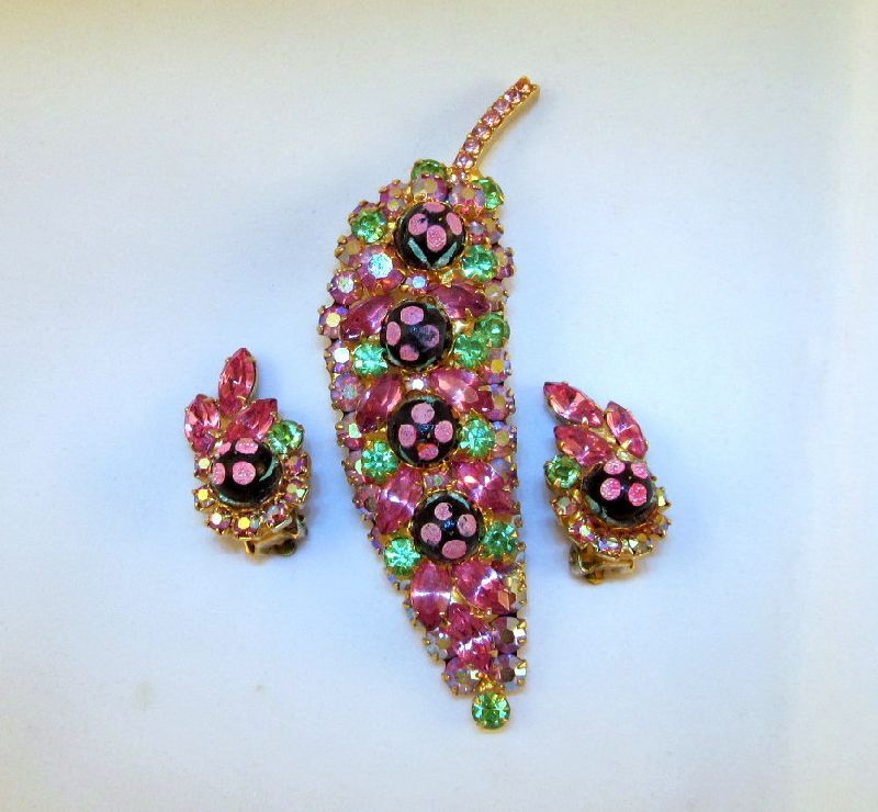 Juliana D&E Pink Polka Dots Brooch Earrings Gold-tone Juliana D&E Pink Polka Dots Brooch Earrings Gold-tone