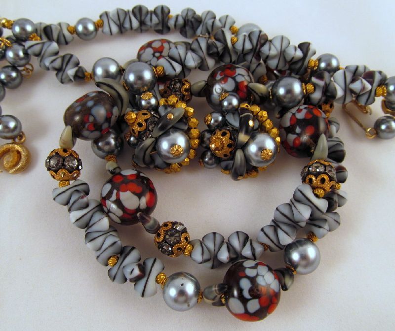 Standout Regency Jewels Art Glass Dog Bone Beads Necklace Earrings Standout Regency Jewels Art Glass Dog Bone Beads Necklace Earrings
