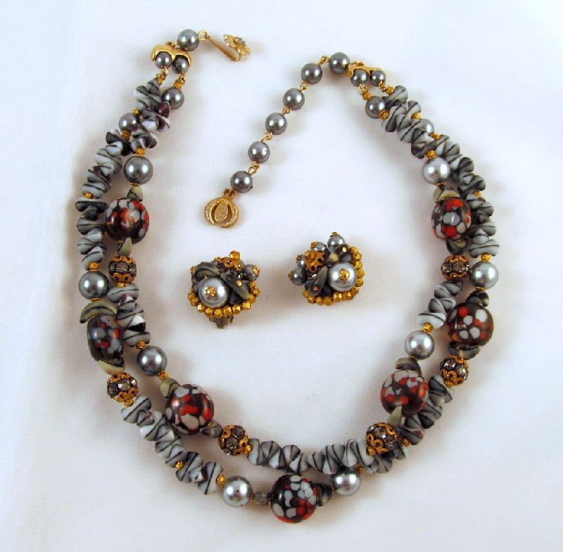 Standout Regency Jewels Art Glass Dog Bone Beads Necklace Earrings Standout Regency Jewels Art Glass Dog Bone Beads Necklace Earrings