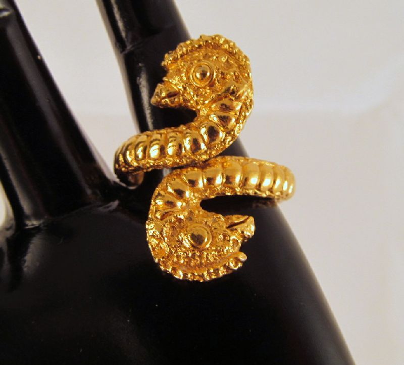 Monet Double Head Ring 1970 Gold-tone Book Piece Monet Double Head Ring 1970 Gold-tone Book Piece
