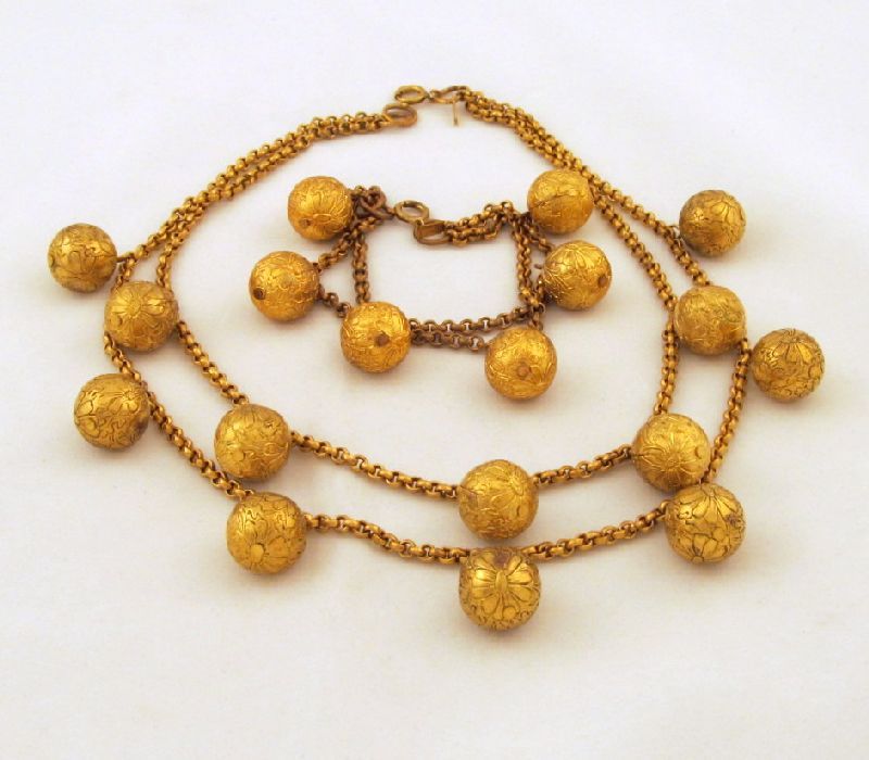 Monet Jewelers 1937 Hindu Bells Necklace Bracelet Gold-tone Book Set Monet Jewelers 1937 Hindu Bells Necklace Bracelet Gold-tone Book Set