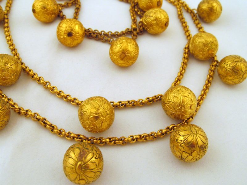 Monet Jewelers 1937 Hindu Bells Necklace Bracelet Gold-tone Book Set Monet Jewelers 1937 Hindu Bells Necklace Bracelet Gold-tone Book Set