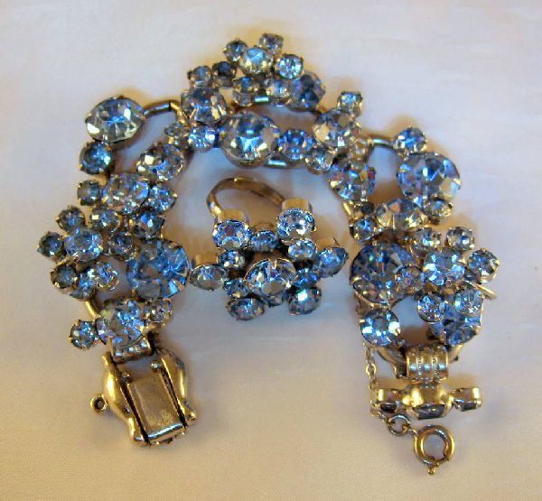 DeLizza & Elster Juliana Rare Ring & Bracelet Lt. Sapphire Blue DeLizza & Elster Juliana Rare Ring & Bracelet Lt. Sapphire Blue