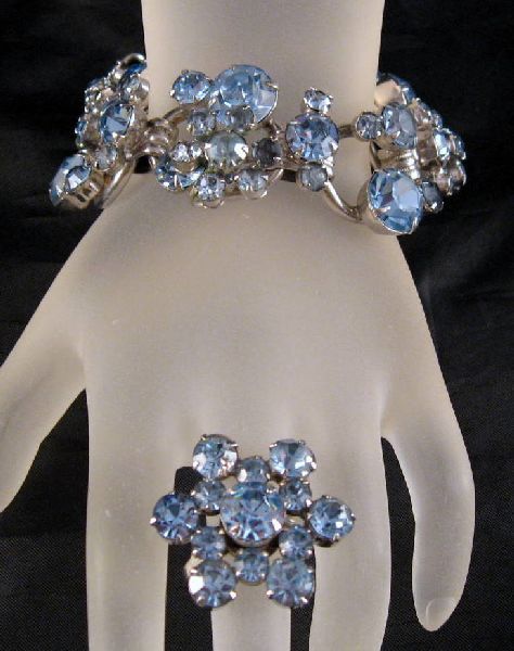 DeLizza & Elster Juliana Rare Ring & Bracelet Lt. Sapphire Blue DeLizza & Elster Juliana Rare Ring & Bracelet Lt. Sapphire Blue