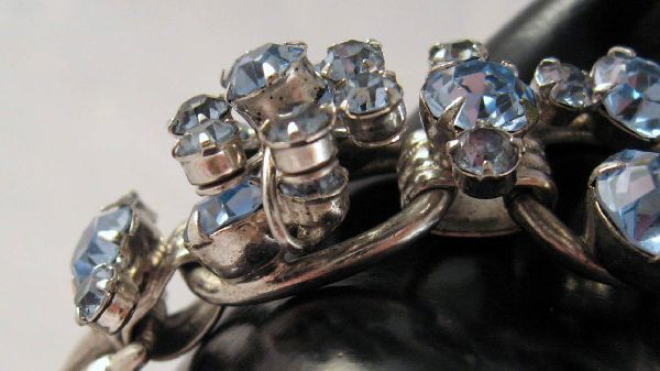 DeLizza & Elster Juliana Rare Ring & Bracelet Lt. Sapphire Blue DeLizza & Elster Juliana Rare Ring & Bracelet Lt. Sapphire Blue