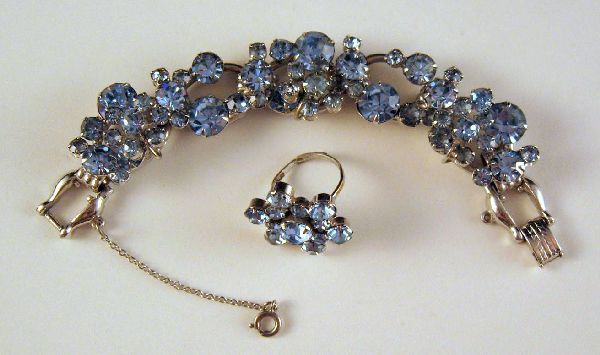 DeLizza & Elster Juliana Rare Ring & Bracelet Lt. Sapphire Blue DeLizza & Elster Juliana Rare Ring & Bracelet Lt. Sapphire Blue
