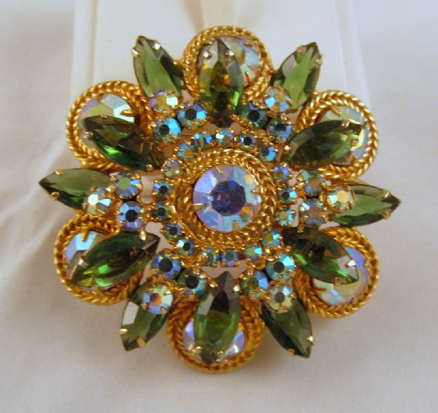 Huge D&E Juliana Green AB Brooch Earrings Gold-tone Huge D&E Juliana Green AB Brooch Earrings Gold-tone