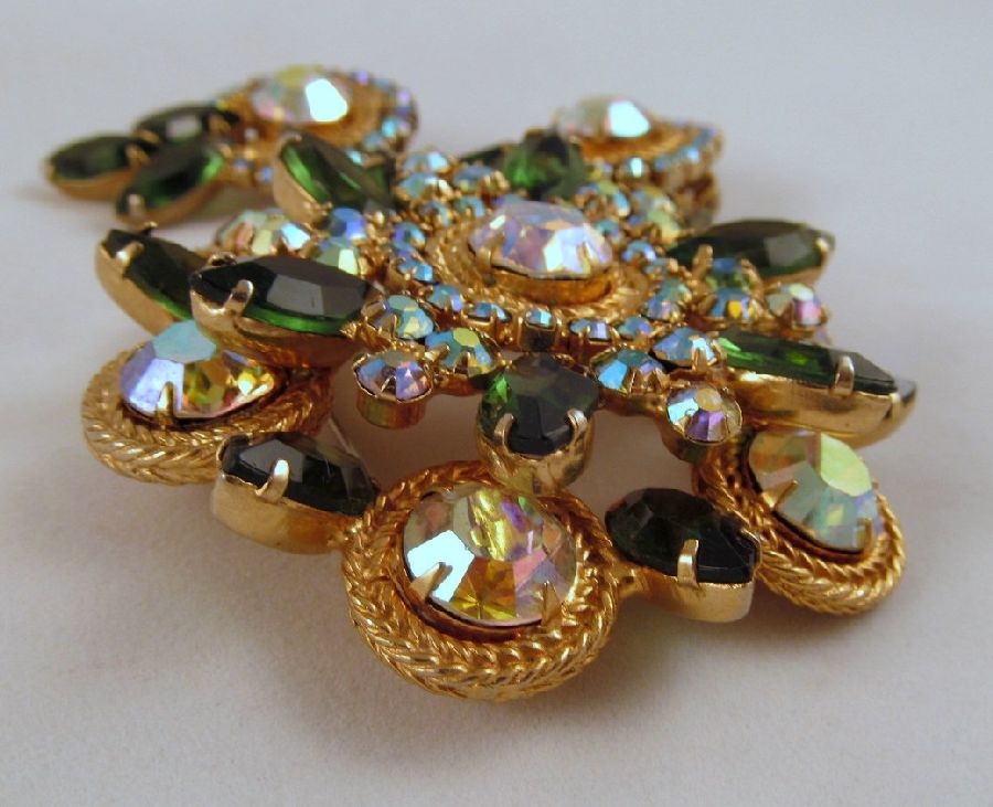 Huge D&E Juliana Green AB Brooch Earrings Gold-tone Huge D&E Juliana Green AB Brooch Earrings Gold-tone