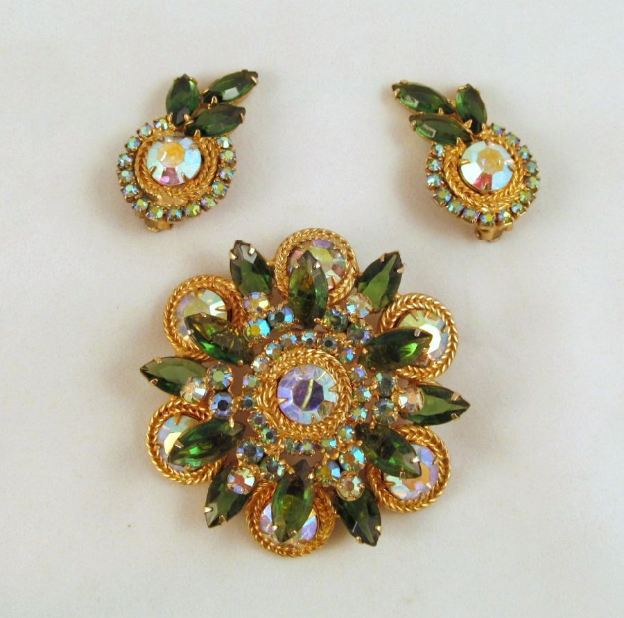 Huge D&E Juliana Green AB Brooch Earrings Gold-tone Huge D&E Juliana Green AB Brooch Earrings Gold-tone