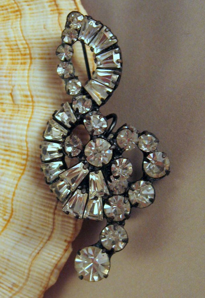 D&E Juliana G Clef Music Note Brooch Rhinestone Japanned D&E Juliana G Clef Music Note Brooch Rhinestone Japanned
