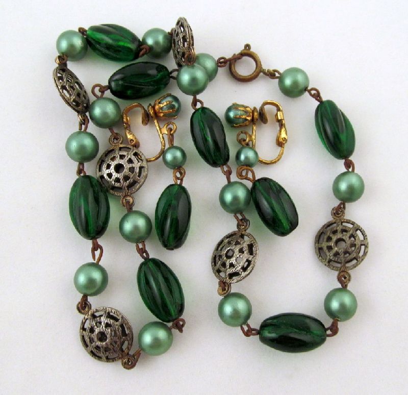 Czech Emerald Green Art Glass Faux Pearls Necklace Earrings Czech Emerald Green Art Glass Faux Pearls Necklace Earrings