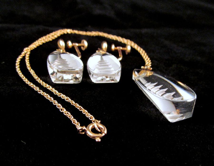Reverse Carved Rock Crystal Pagoda Pendant Earrings Gold Filled Reverse Carved Rock Crystal Pagoda Pendant Earrings Gold Filled