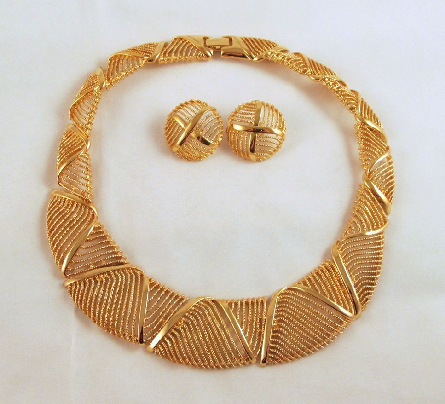 Classic Napier Gold-tone Necklace Pierced Earrings Open Weave Design Classic Napier Gold-tone Necklace Pierced Earrings Open Weave Design