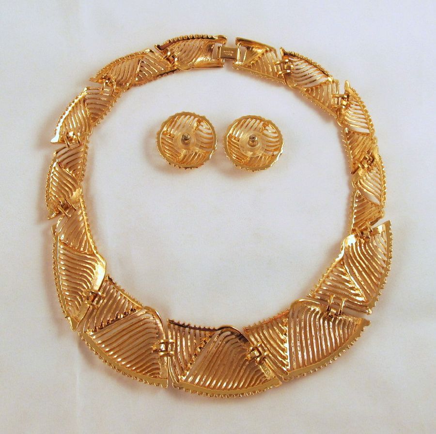Classic Napier Gold-tone Necklace Pierced Earrings Open Weave Design Classic Napier Gold-tone Necklace Pierced Earrings Open Weave Design