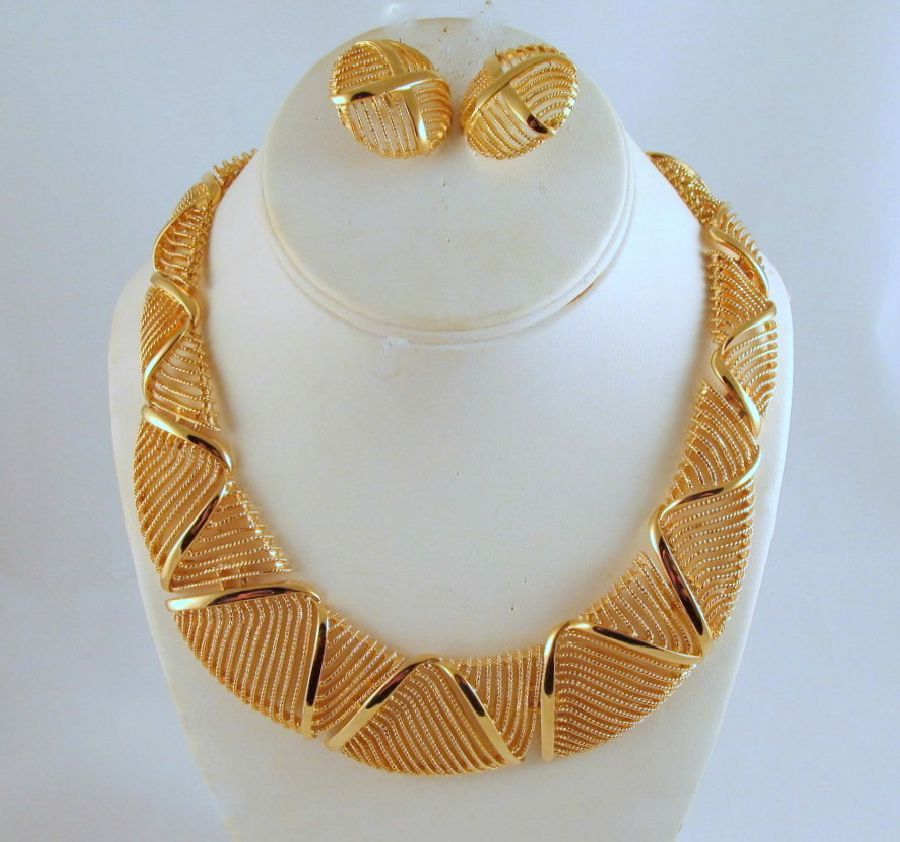 Classic Napier Gold-tone Necklace Pierced Earrings Open Weave Design Classic Napier Gold-tone Necklace Pierced Earrings Open Weave Design