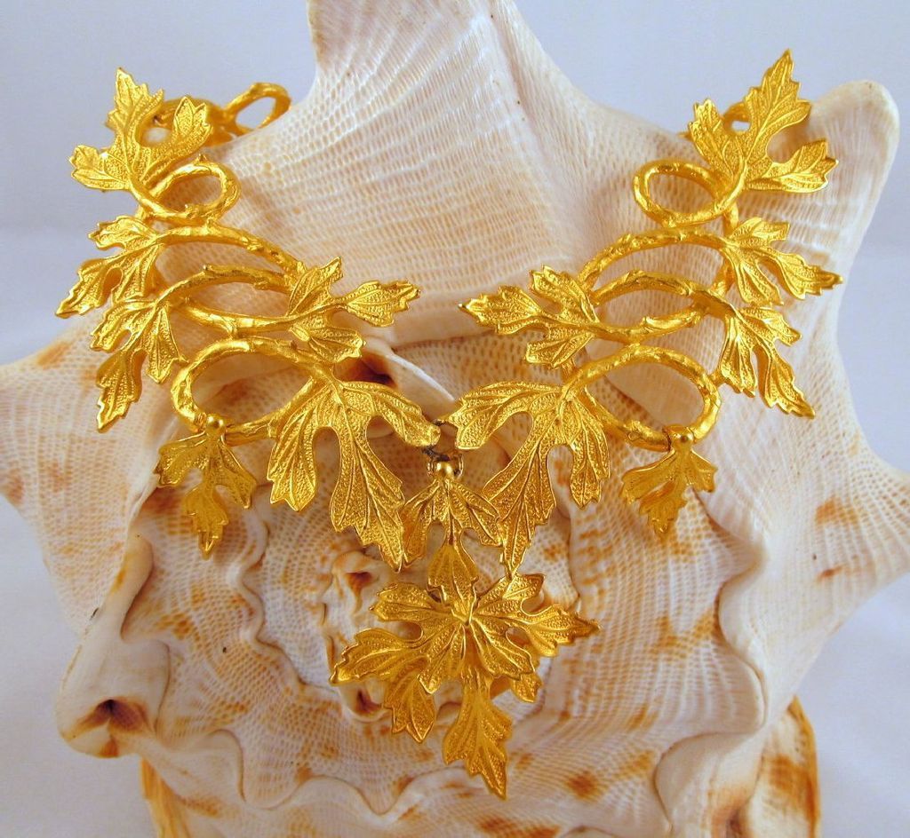 Maxine Denker Runway Leaf Choker Necklace Gold-tone Maxine Denker Runway Leaf Choker Necklace Gold-tone