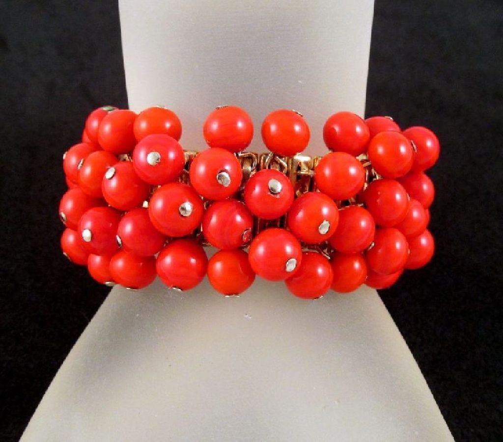 Flashy Red Glass Cha-Cha Beads Expansion Bracelet Flashy Red Glass Cha-Cha Beads Expansion Bracelet