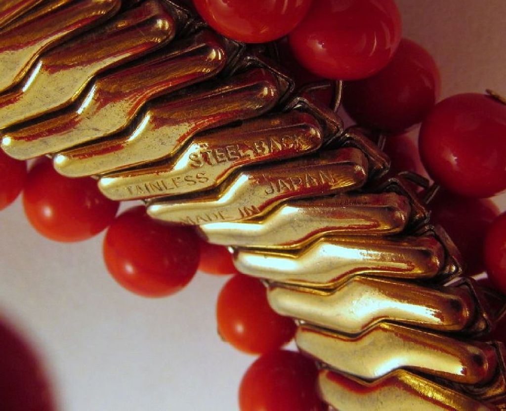 Flashy Red Glass Cha-Cha Beads Expansion Bracelet Flashy Red Glass Cha-Cha Beads Expansion Bracelet