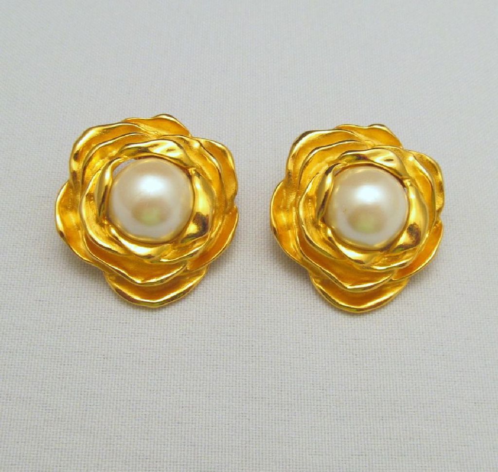 Givenchy Faux Pearl Layered Flower Earrings Gold-tone Givenchy Faux Pearl Layered Flower Earrings Gold-tone
