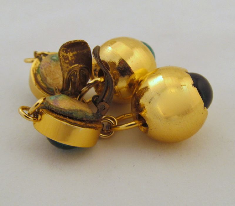 Art Deco Emerald Green Glass Clip Earrings Gold-tone France Art Deco Emerald Green Glass Clip Earrings Gold-tone France