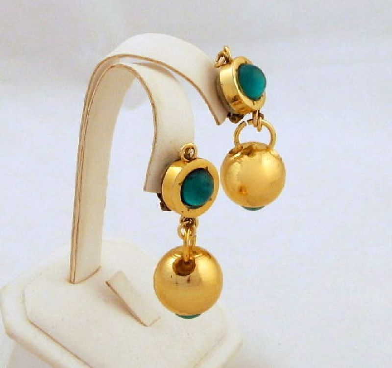 Art Deco Emerald Green Glass Clip Earrings Gold-tone France Art Deco Emerald Green Glass Clip Earrings Gold-tone France