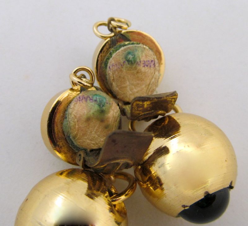 Art Deco Emerald Green Glass Clip Earrings Gold-tone France Art Deco Emerald Green Glass Clip Earrings Gold-tone France