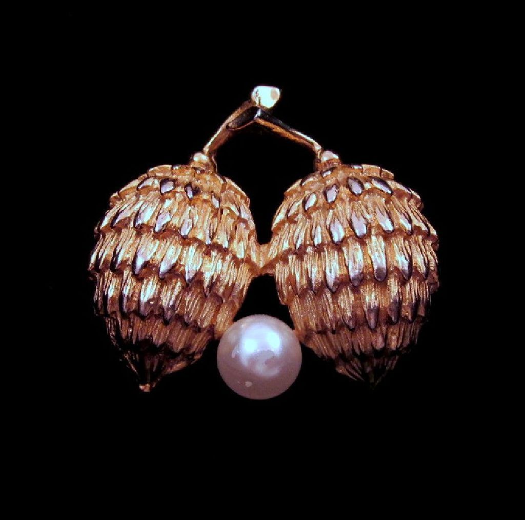 Hattie Carnegie Faux Pearl Brooch Hattie Carnegie Faux Pearl Brooch