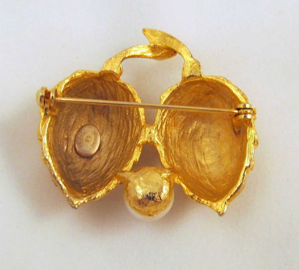 Hattie Carnegie Faux Pearl Brooch Hattie Carnegie Faux Pearl Brooch
