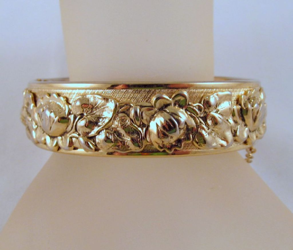 Repousse Water Lily Bangle Bracelet Whiting and Davis Gold-tone Repousse Water Lily Bangle Bracelet Whiting and Davis Gold-tone