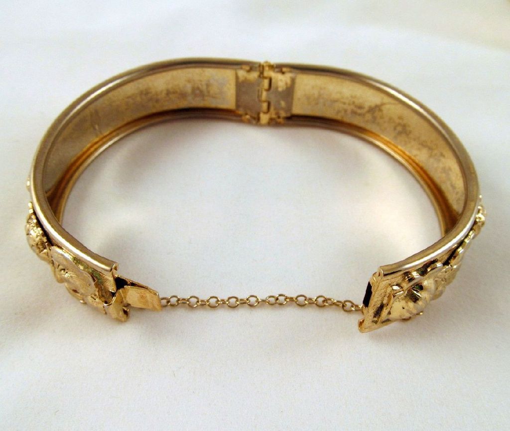 Repousse Water Lily Bangle Bracelet Whiting and Davis Gold-tone Repousse Water Lily Bangle Bracelet Whiting and Davis Gold-tone