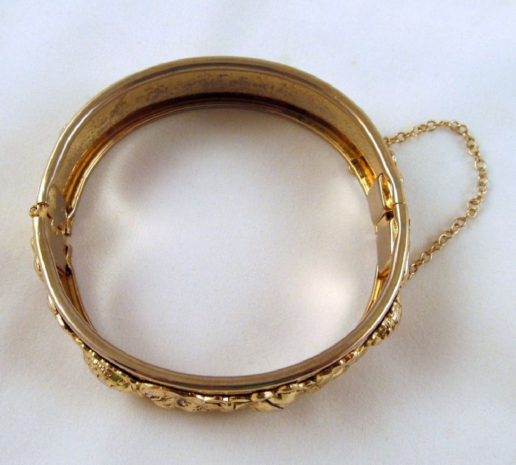 Repousse Water Lily Bangle Bracelet Whiting and Davis Gold-tone Repousse Water Lily Bangle Bracelet Whiting and Davis Gold-tone