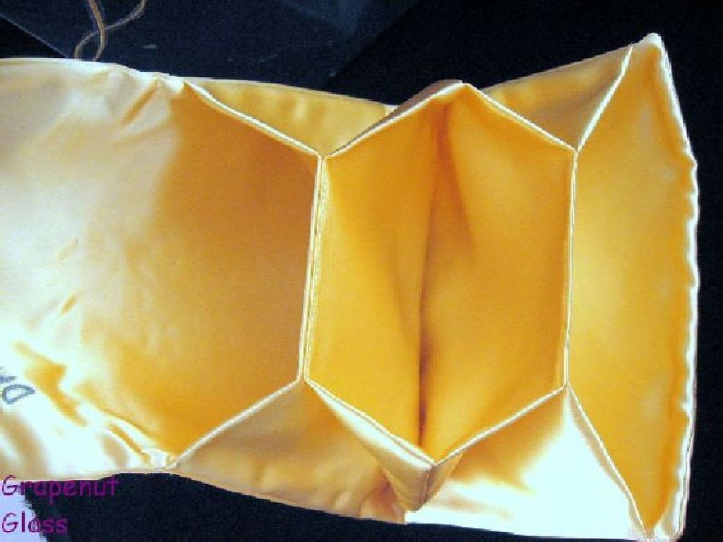 Lilly Dache Butter Yellow Clutch Purse with Box Lilly Dache Butter Yellow Clutch Purse with Box