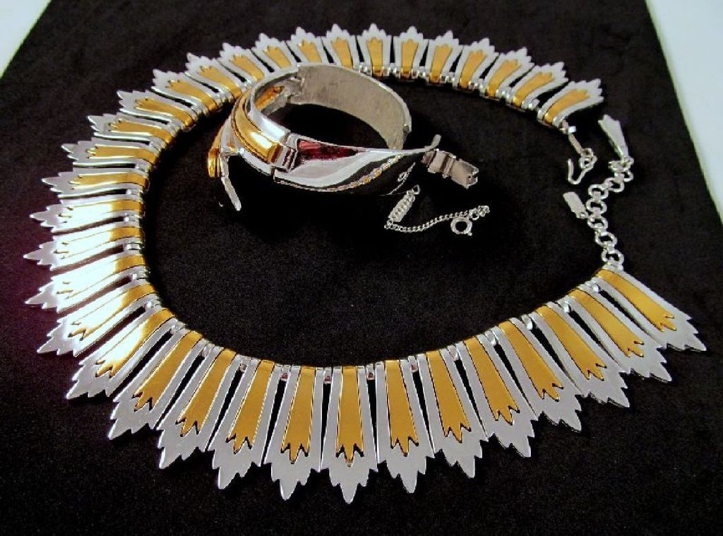Gold/Silver-tone Monet Colleta Collar Necklace Bracelet 1976 Gold/Silver-tone Monet Colleta Collar Necklace Bracelet 1976